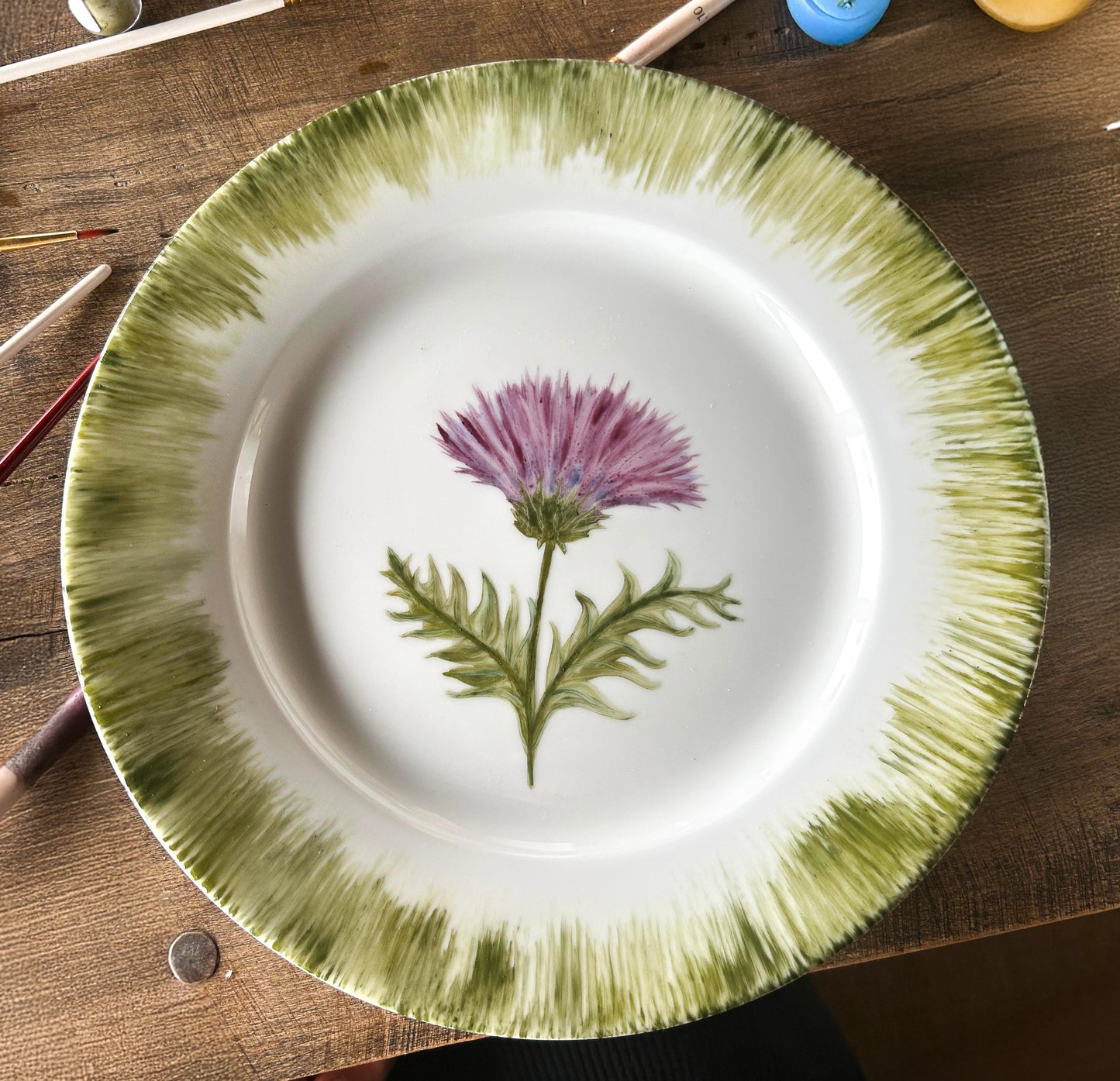 Plato Cardo Pintado a Mano 27cm